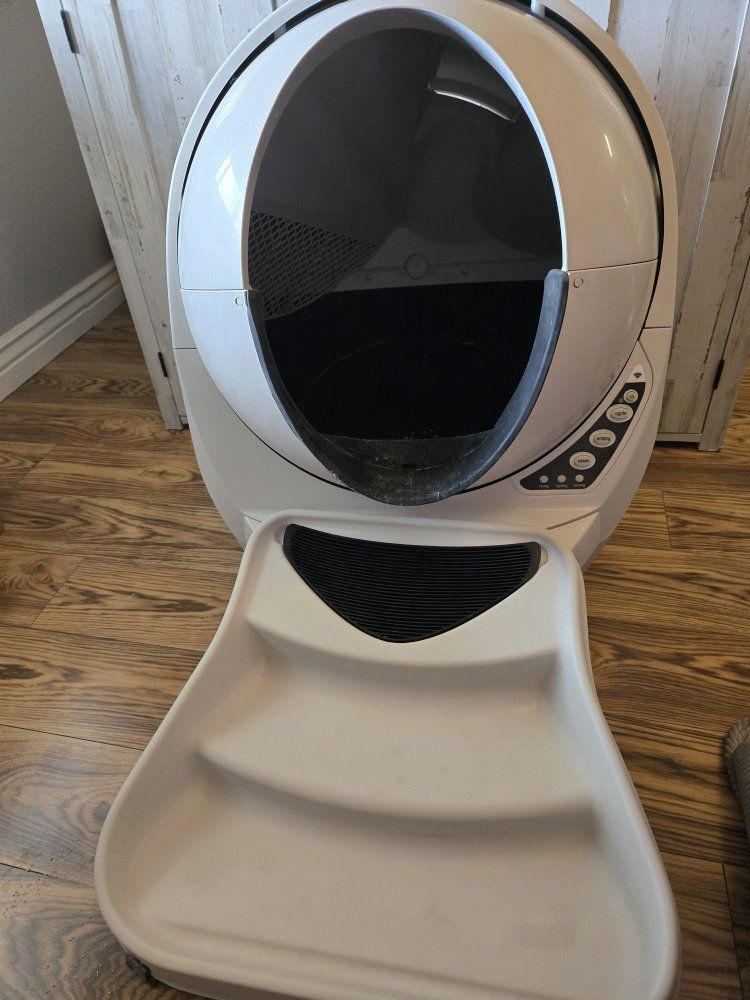 Whisker Litter-Robot 3 Connect Automatic Self-Cleaning Litter Box w/ Litter-Robot Ramp and Credenza