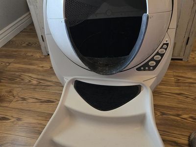 Whisker Litter-Robot 3 Connect Automatic Self-Cleaning Litter Box w/ Litter-Robot Ramp and Credenza