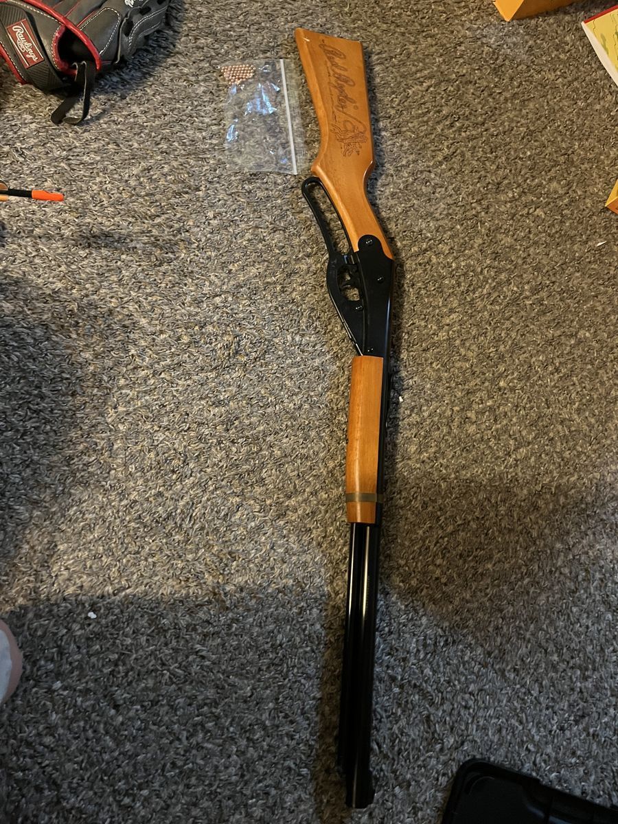 Red Ryder BB gun with BBs