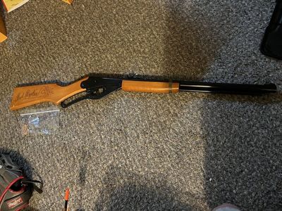 Red Ryder BB gun with BBs