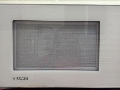 Vissani White Countertop Microwave - Compact & Functional