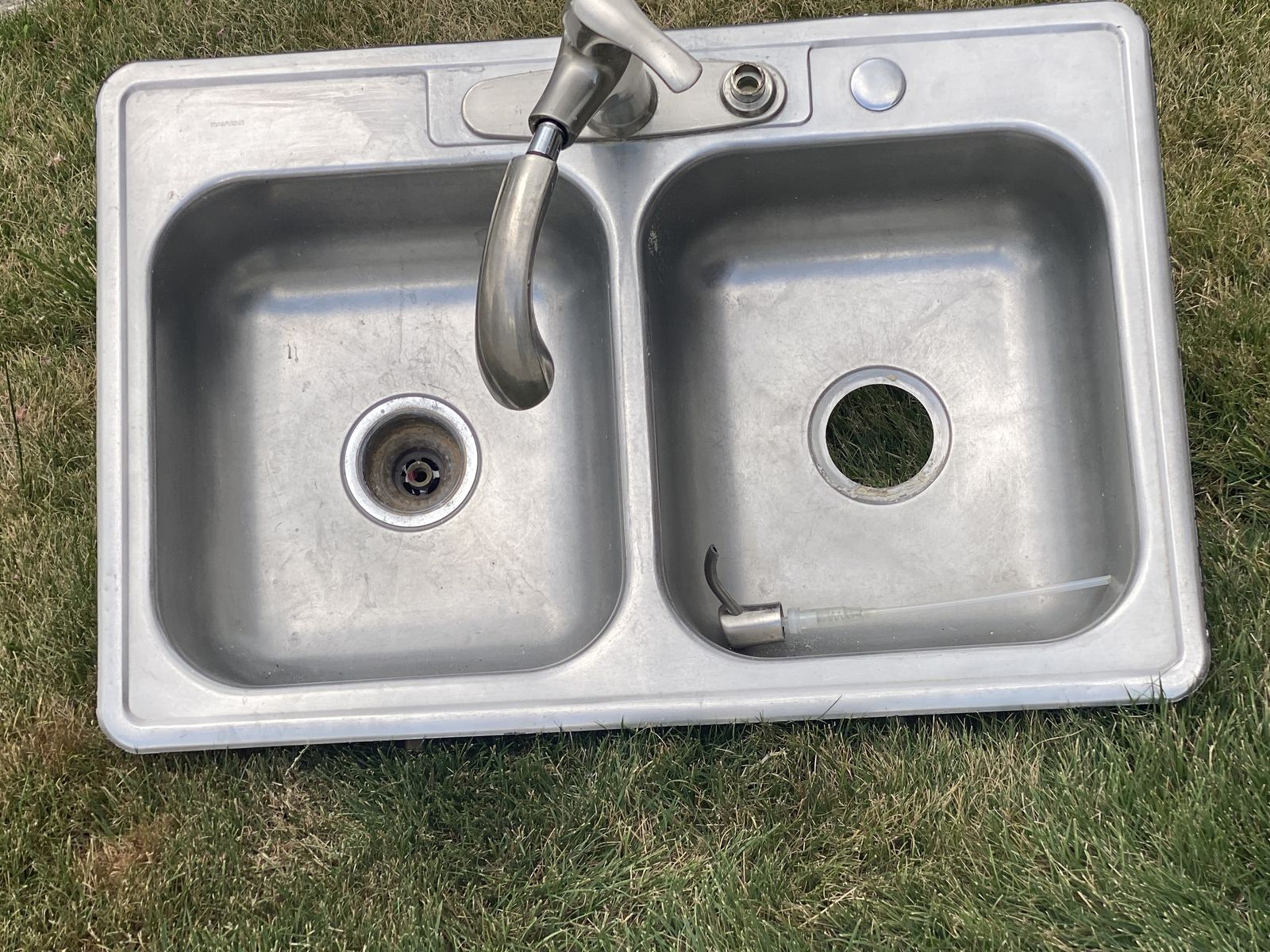 Kitchen sink - double bowl stainless - mounting screws and fittings included