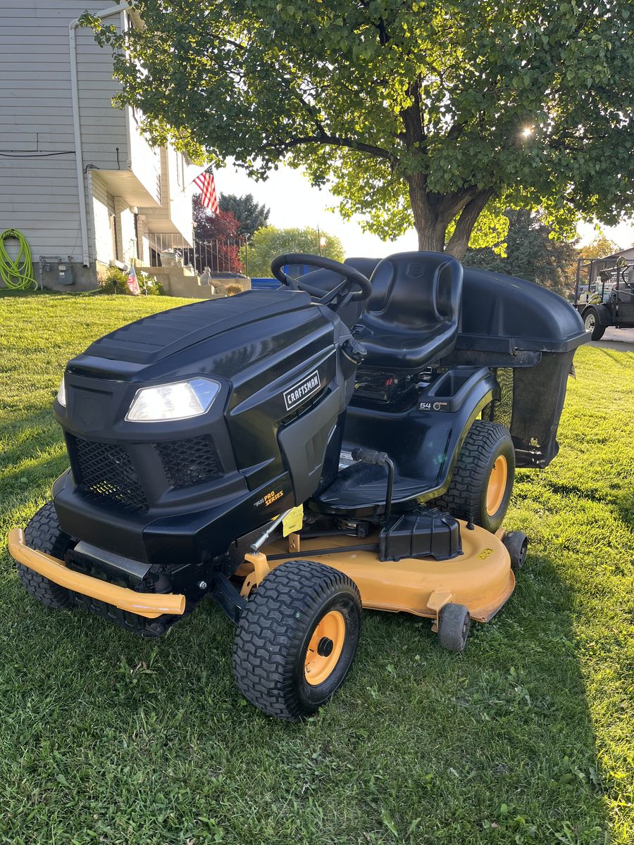 T8400 Pro Series Riding Lawnmower