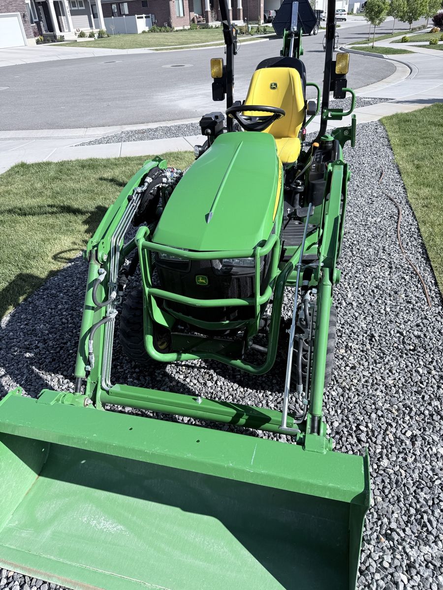 John Deere 1025R Sub-Compact Tractor w/ Loader & Backhoe (Low Hours)