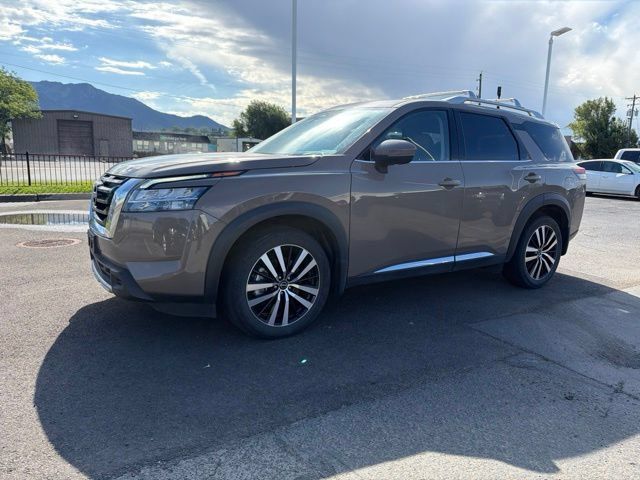 2023 Nissan Pathfinder Platinum