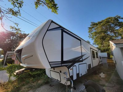 2021 Crossroads Cruiser 3851BL 5th Wheel RV