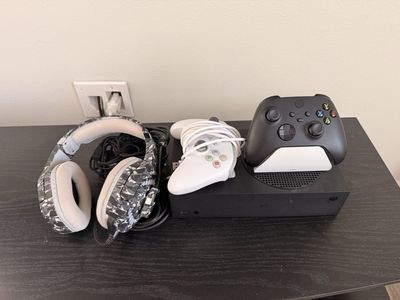 Xbox Series S 1TB + Accessories – (Like New)