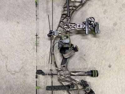 Hoyt Axius Bow