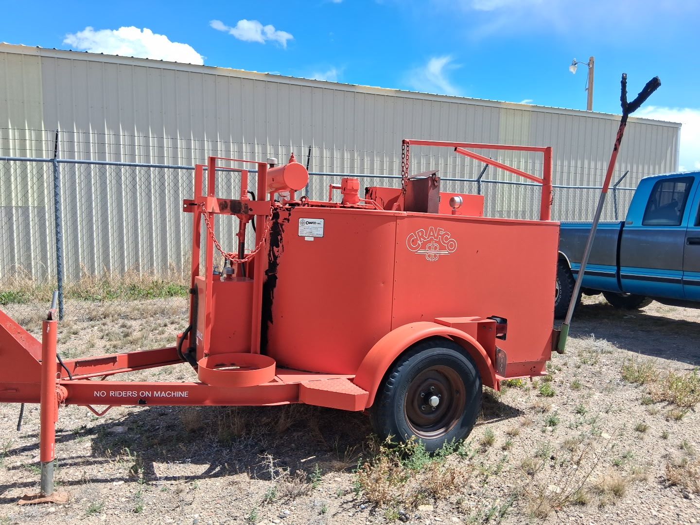 Crack sealer machine