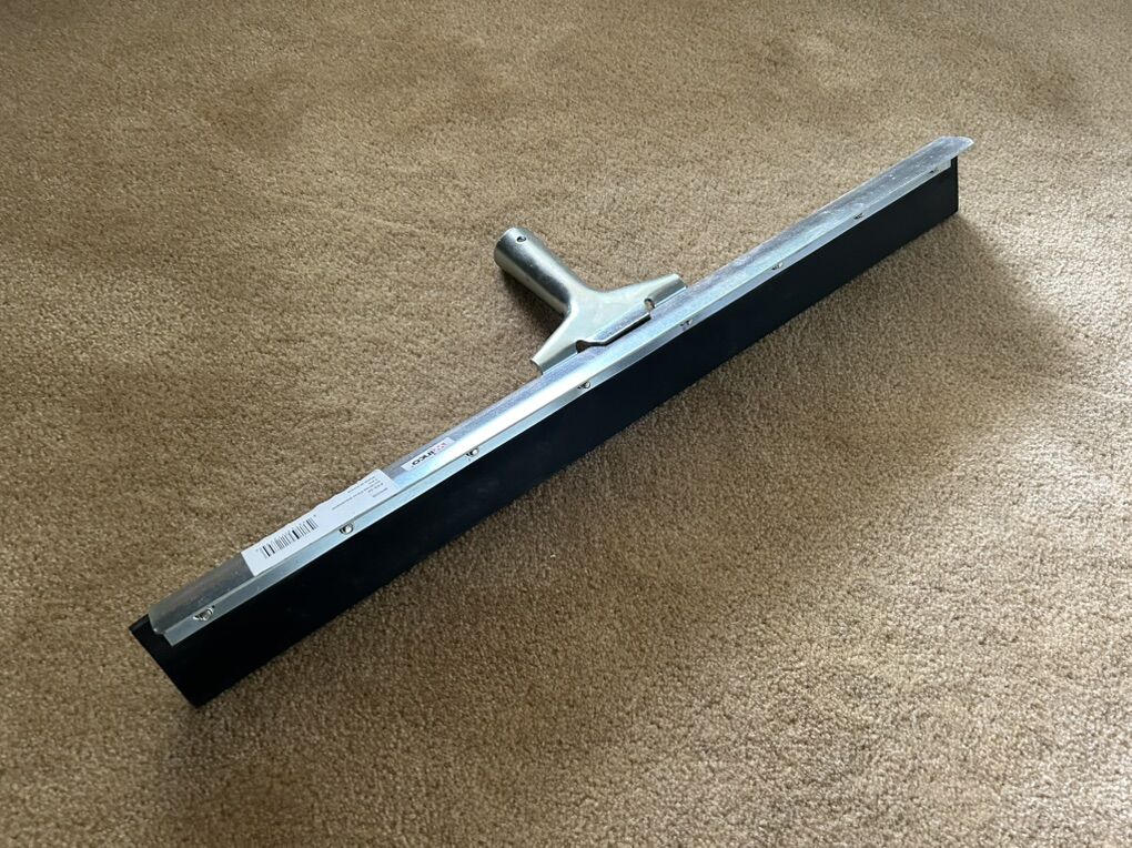 * Winco FSS-24 24 Straight Floor Squeegee *