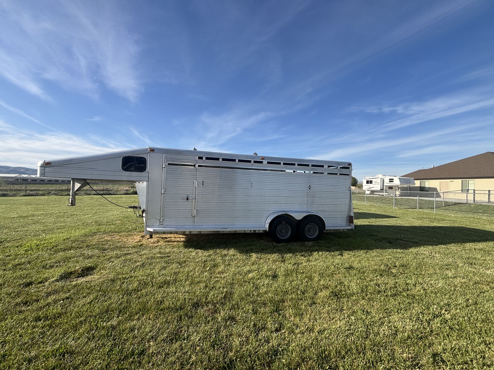 1994 Jackson gooseneck aluminum stock combo trailer