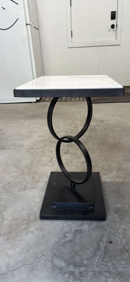 Contemporary White Marble Top End Table with Black Metal Interlocking Ring Base