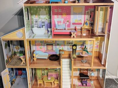 Huge Kidcraft Magestic Mansion Dollhouse + Furniture--Great Condition