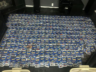 Large Lot Hot Wheels Die-Cast Cars Mixed Models. No trades