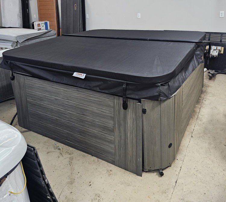 2017 Tropic Seas Spa Hot Tub