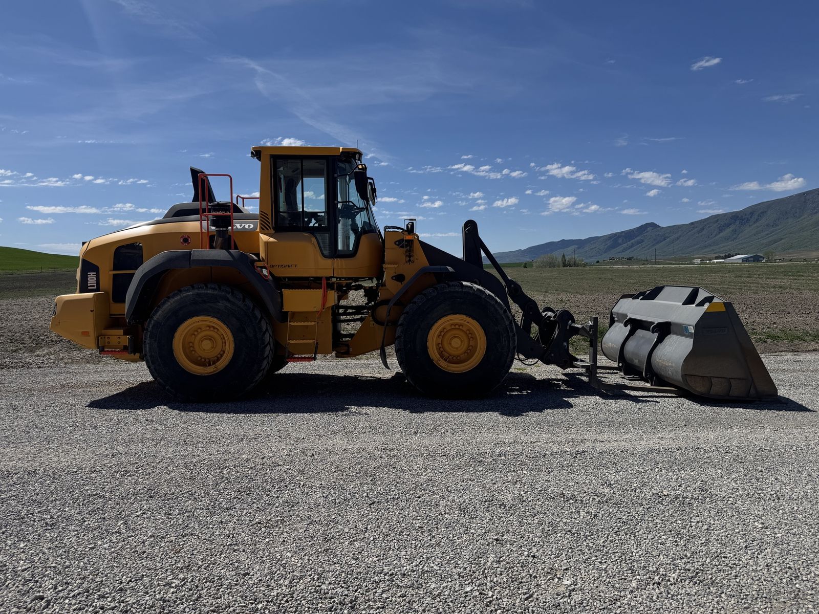 Volvo L110H Wheel Loader - Excellent Condition, Ready for Heavy-Duty Work