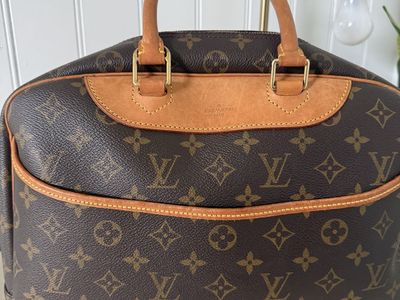 Louis Vuitton DEAUVILLE Handbag with authenticated