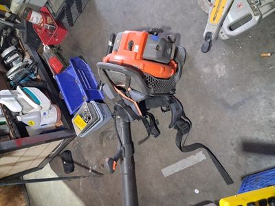leaf blower