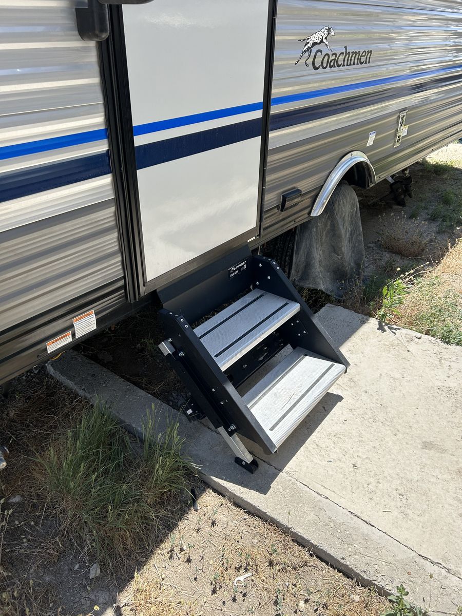 Coachman camp trailer 