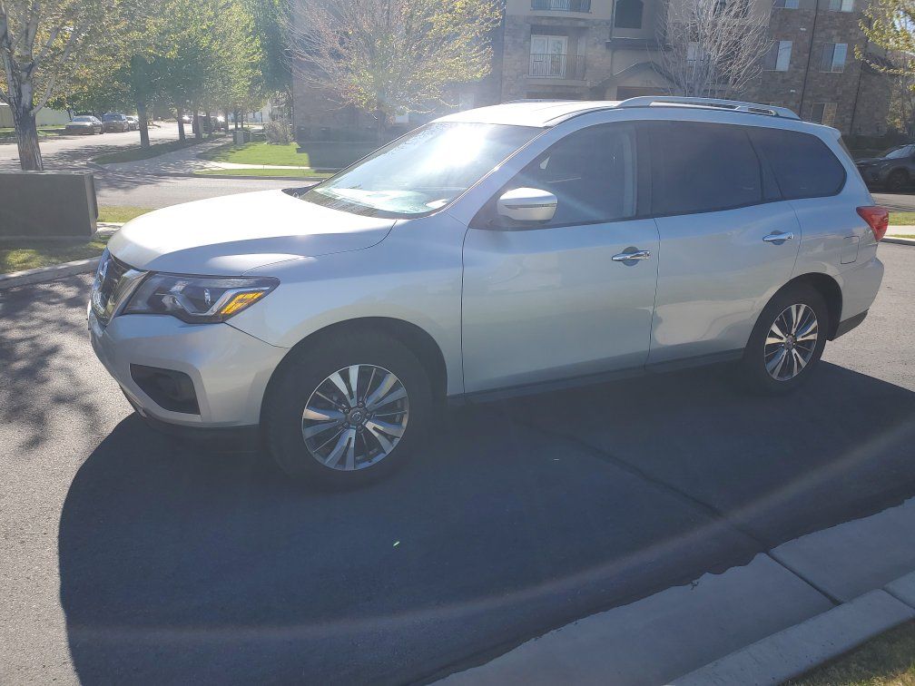 2020 Nissan Pathfinder SV