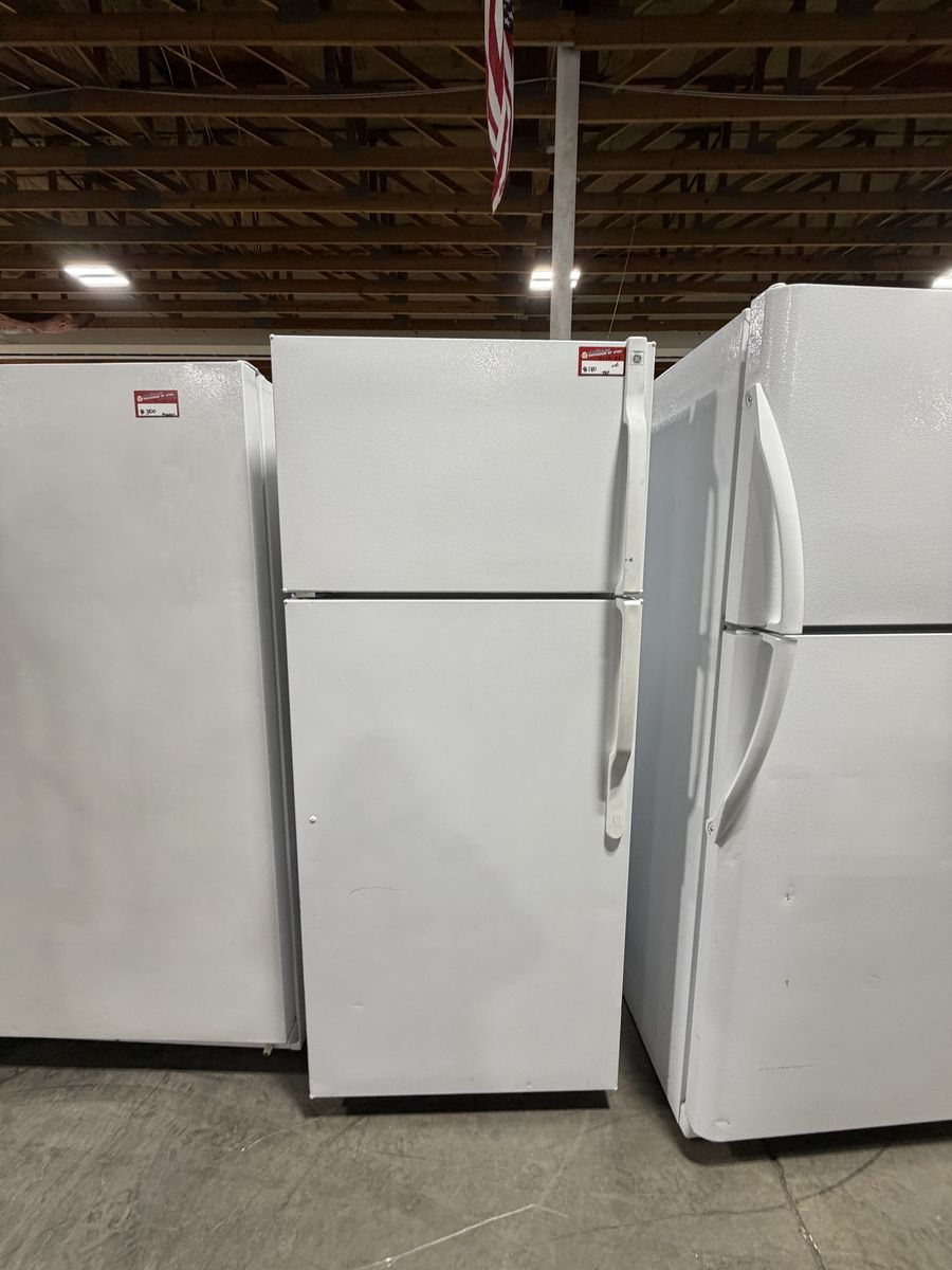 LOWEST PRICES AROUND! GE TOP AND BOTTOM FRIDGE