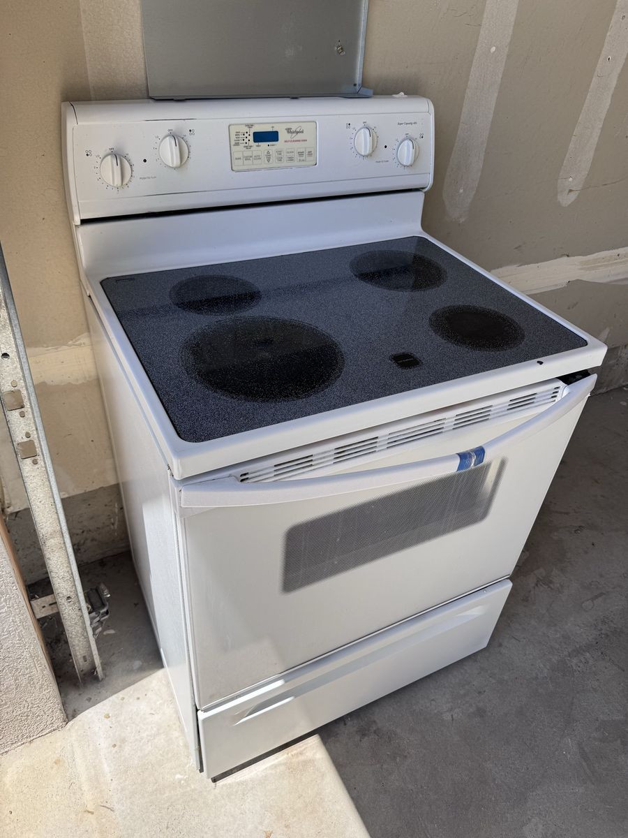 FREE ELECTRIC RANG OVEN - WORKING Bountiful pick up