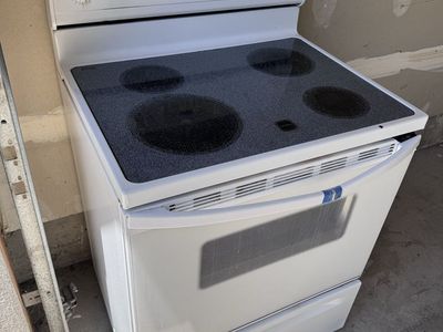 FREE ELECTRIC RANG OVEN - WORKING Bountiful pick up