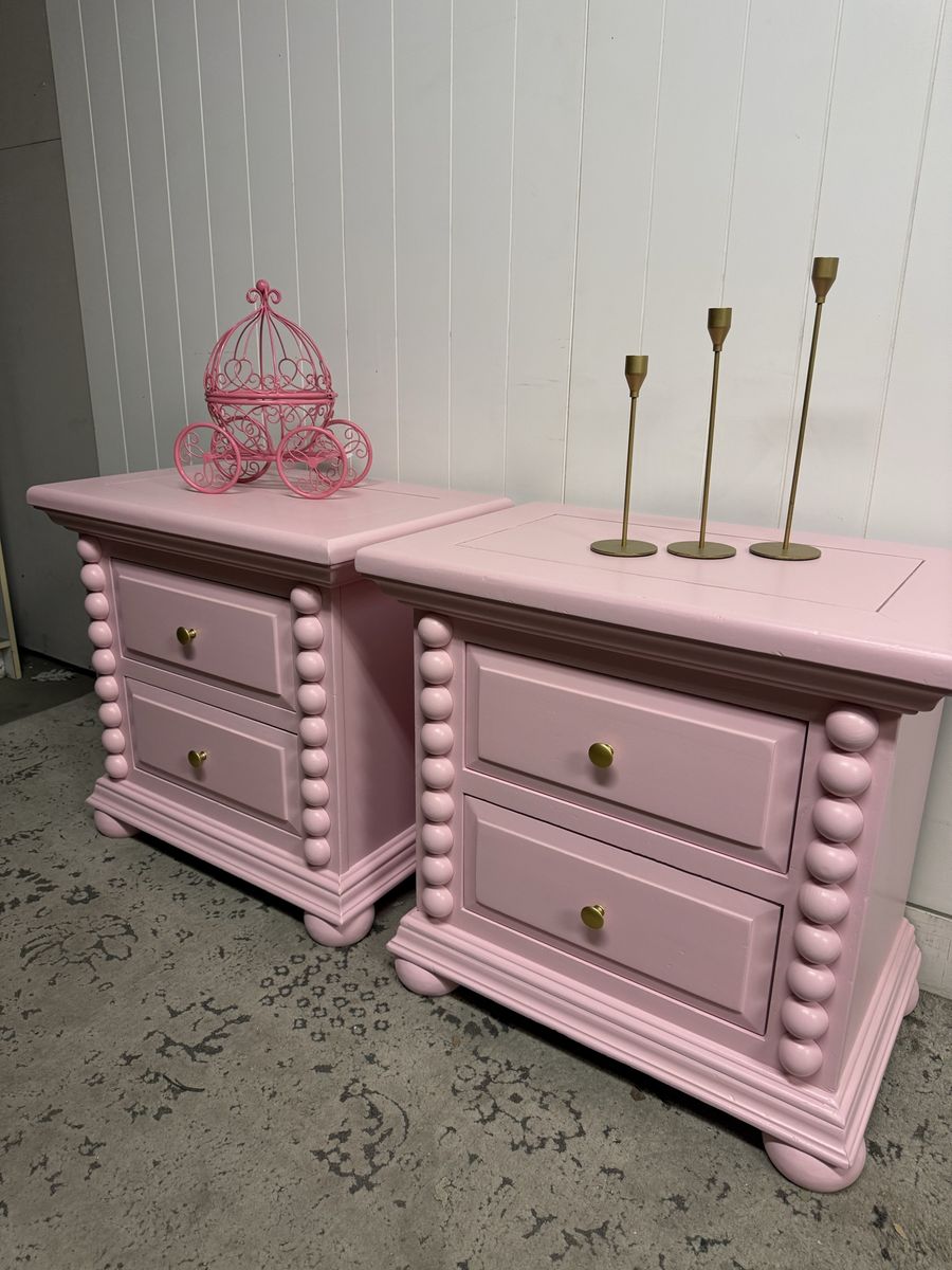 Pink broyhill Nightstand Set