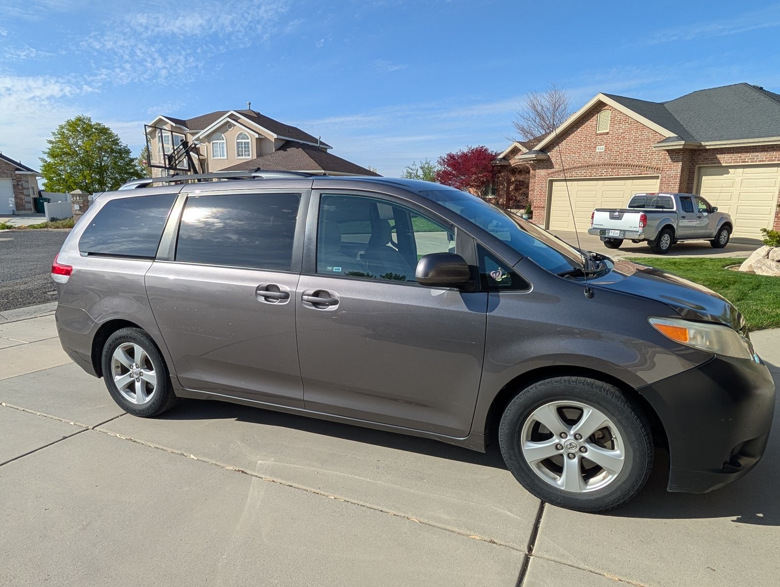 2011 TOYOTA SIENNA LE 8-Passenger