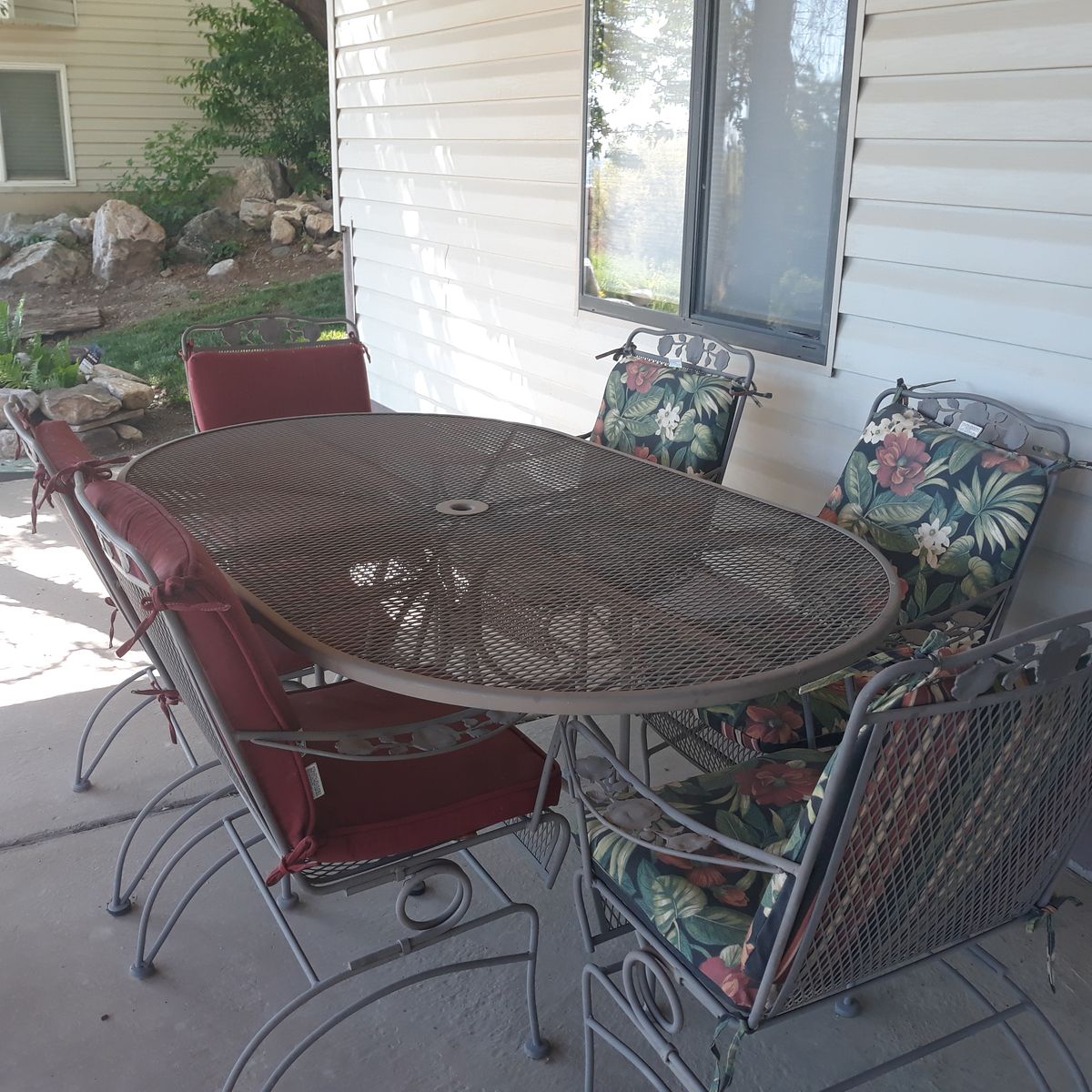OUTDOOR DINING SET