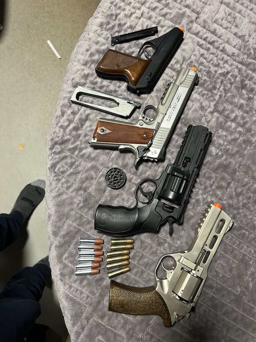 Lot Of 4 Semi Working Or not Working Airsoft Guns