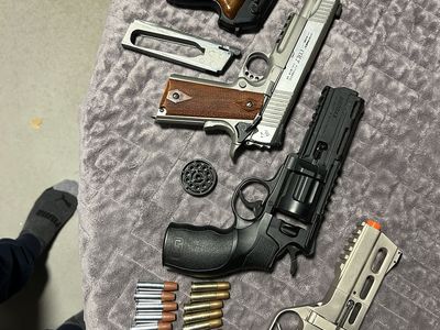 Lot Of 4 Semi Working Or not Working Airsoft Guns