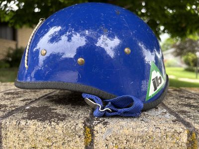 Rad 90’s retro vintage JB mountaineering helmet, light weight rock-climbing helmet