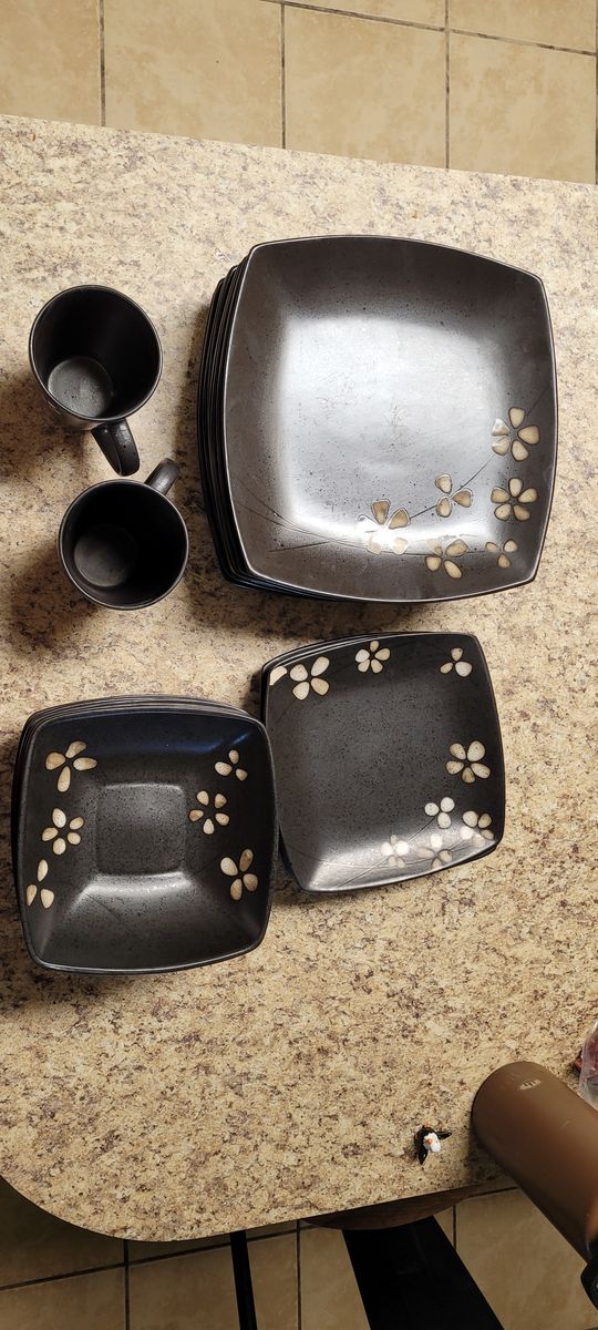 Plates and bowls