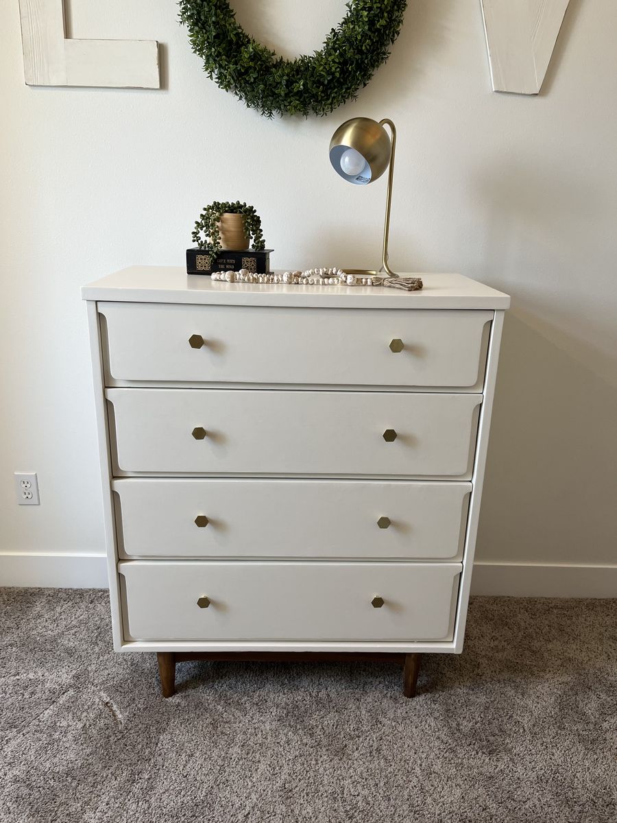 Beautiful mid-century modern dresser