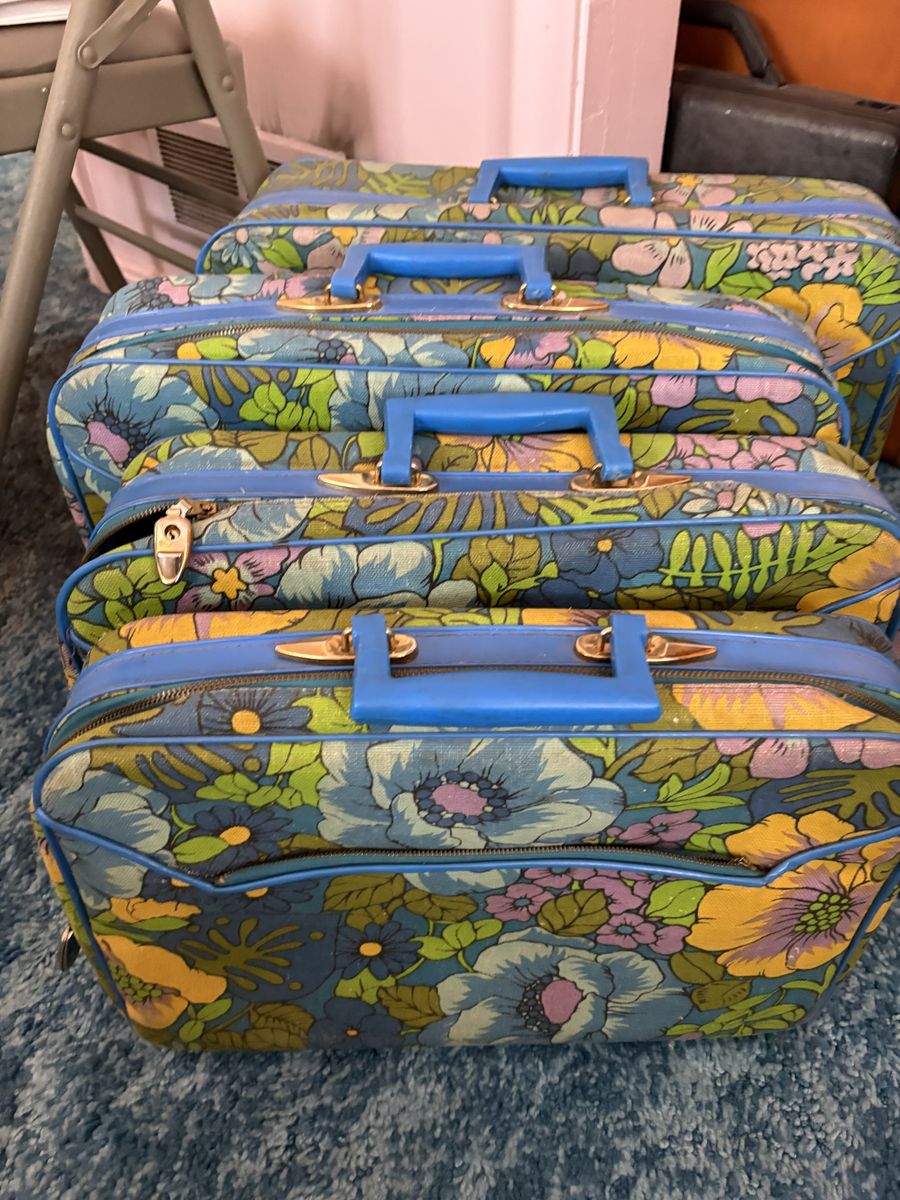 4 Vintage Small suitcases