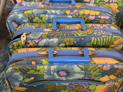 4 Vintage Small suitcases