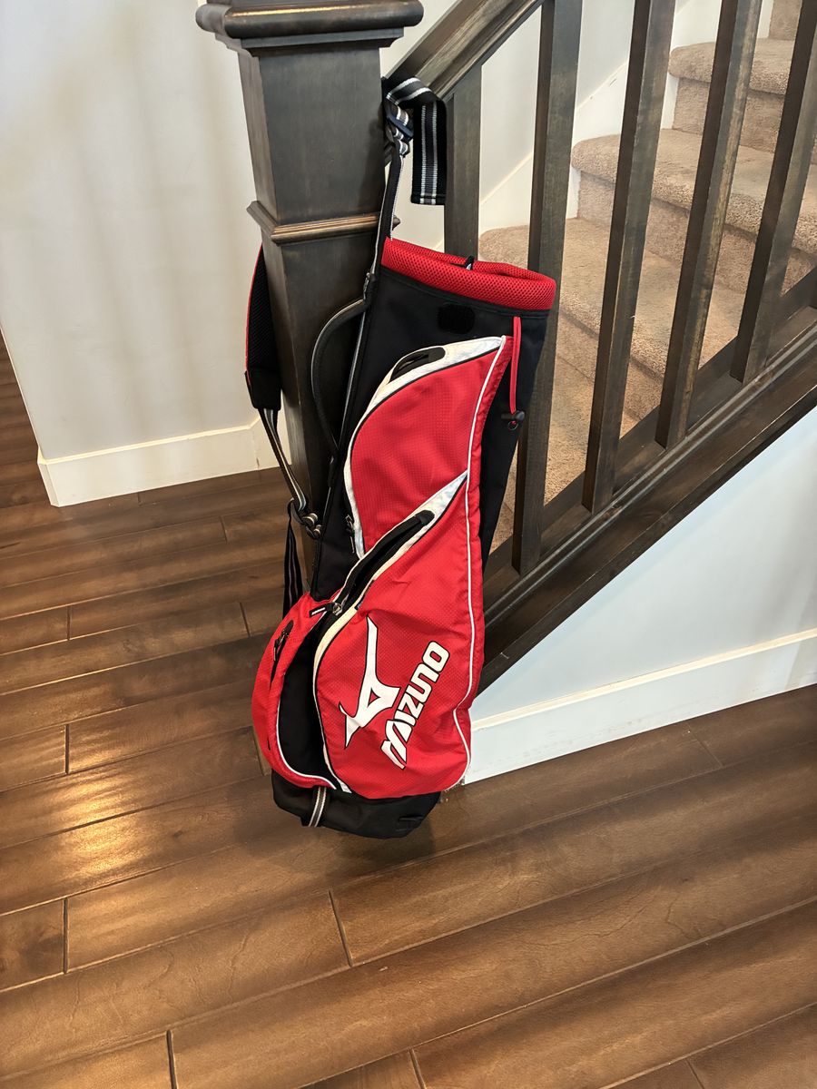 Red Mizuno Smart Sac Sunday golf bag-used