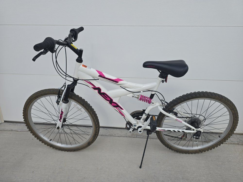 Dynacraft Girls 24'' NEXT Gauntlet Bicycle, White