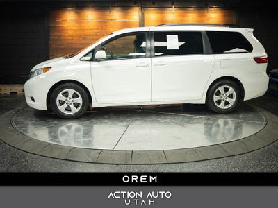 2017 TOYOTA SIENNA LE 8-Passenger