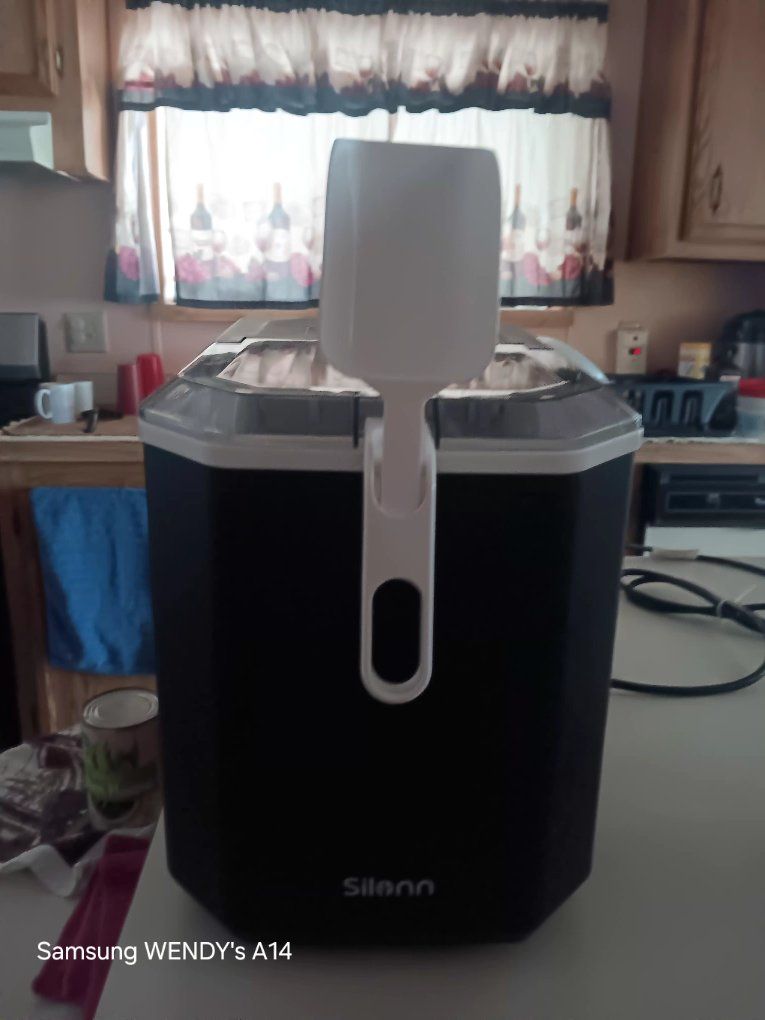 Silent ice maker