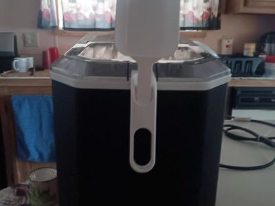 Silent ice maker