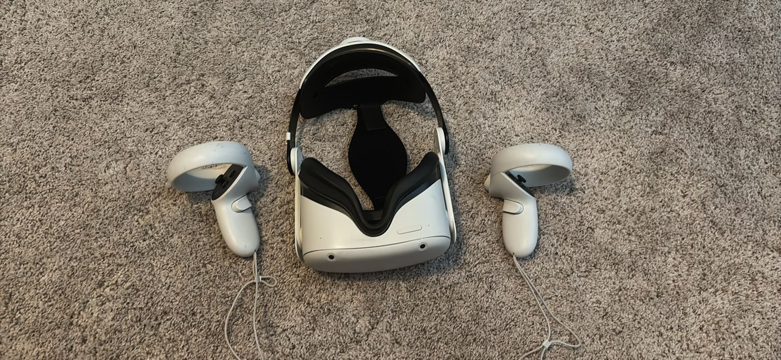Meta Quest 2 VR headset 128 GB with upgraded head strap