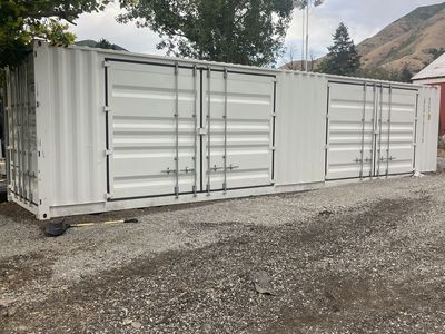 Container with side doors