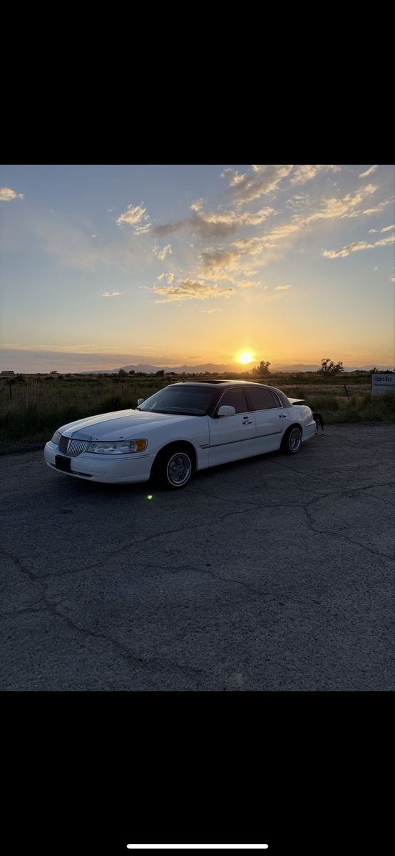 1999 Lincoln town car