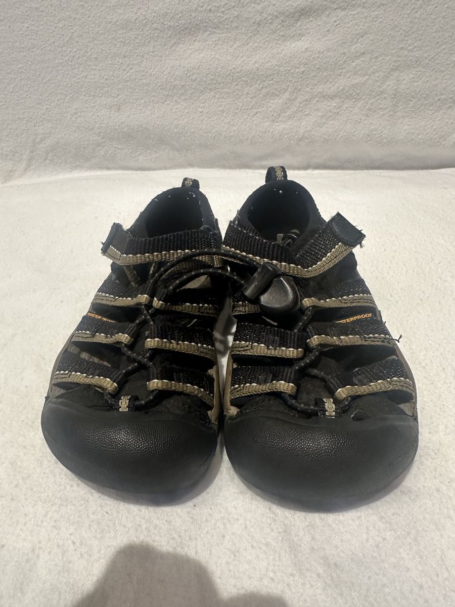 Keen Toddler Size 9 Black/Khaki WP Hiking Sandals