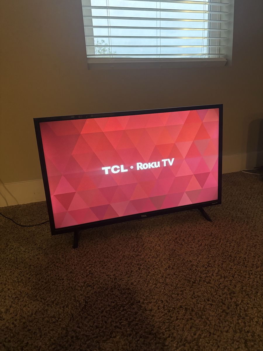 TCL 32” Roku Smart TV – Great Condition