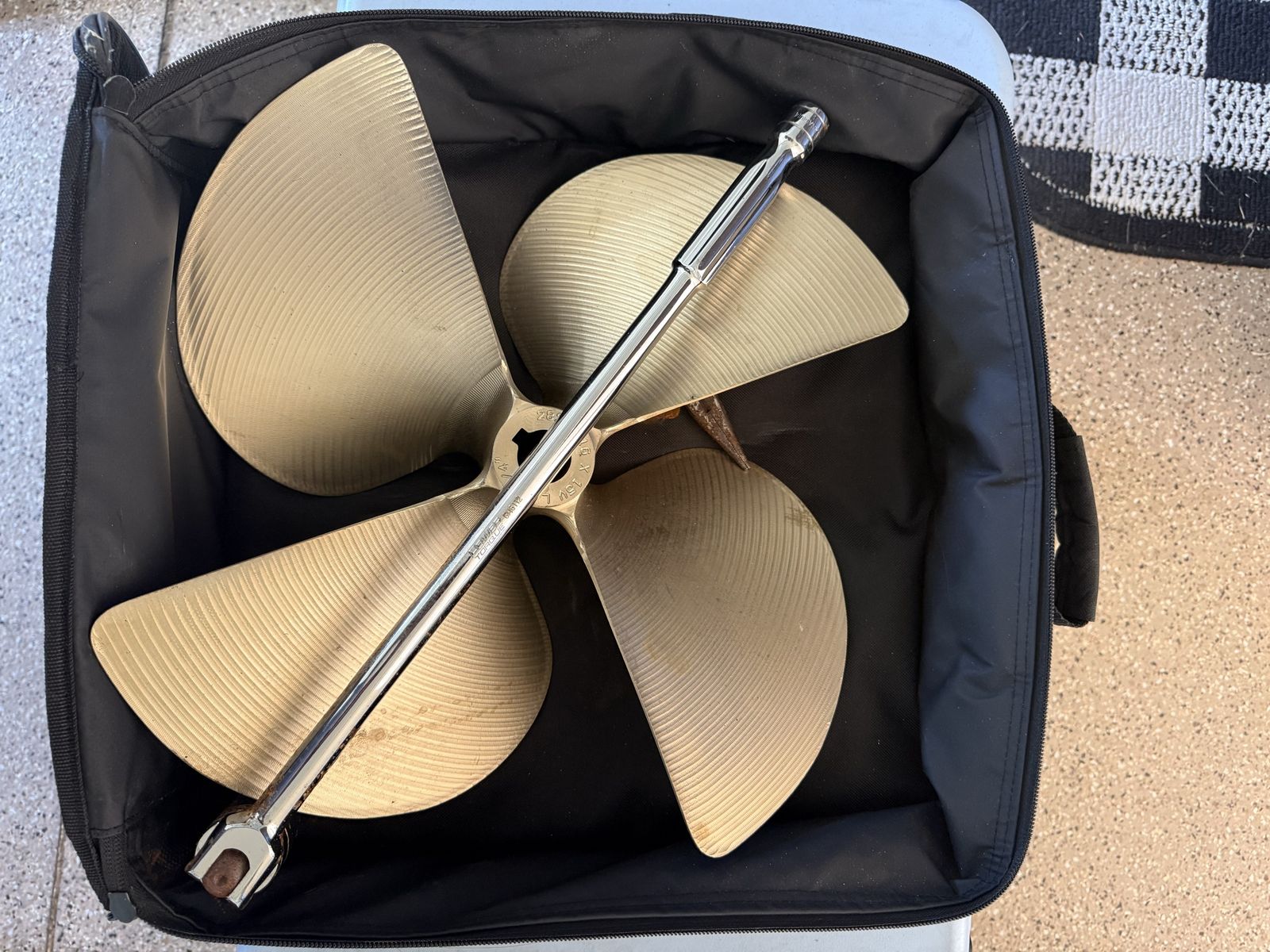 New ACME 4-Blade Brass Boat Propeller with Carrying Case and Wrench.        16x15V L 1-1/4”