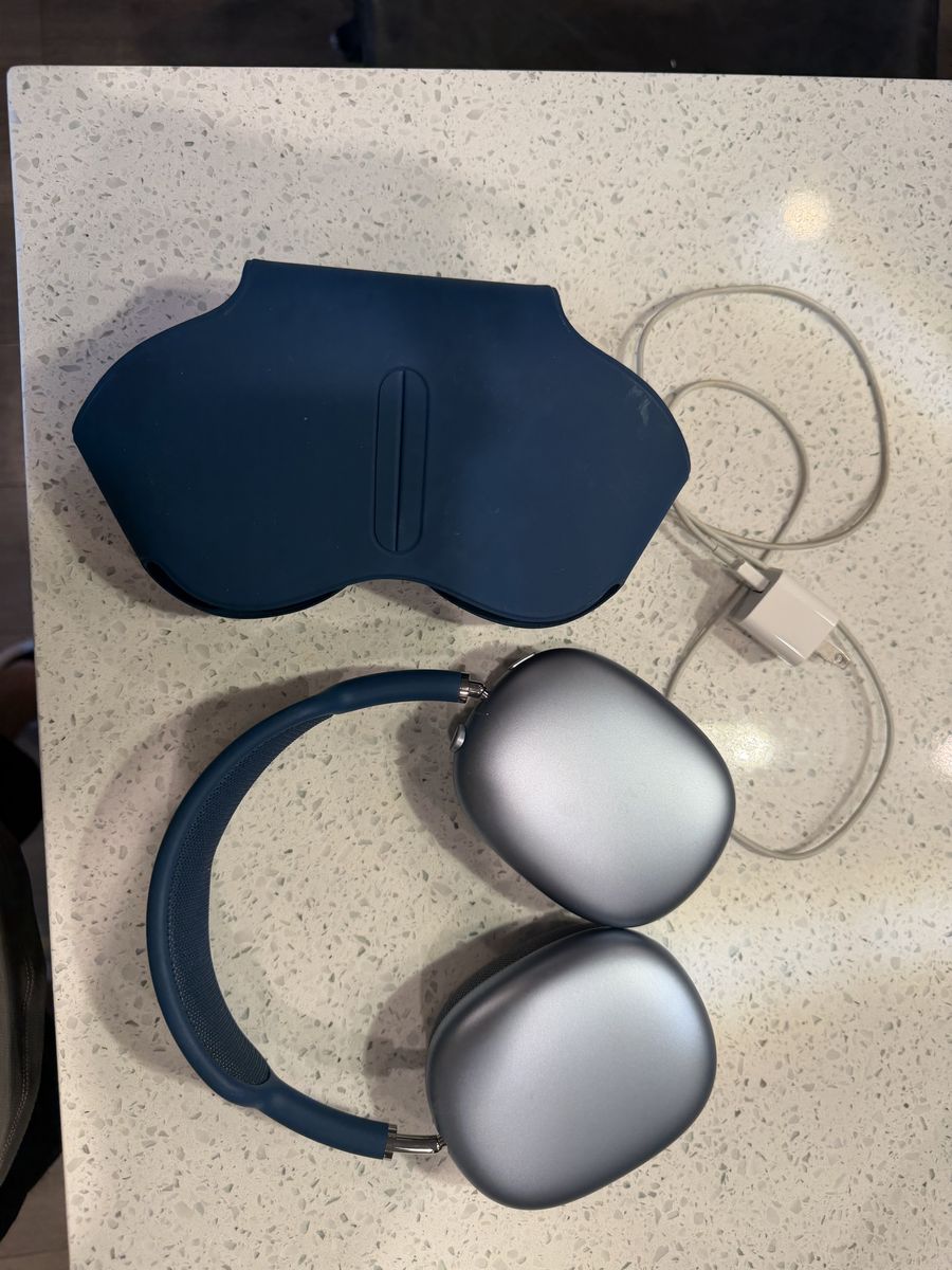 Apple AirPods Max (Lightning) Wireless Over-Ear Headphones - Sky Blue / Navy with Smart Case & Charger