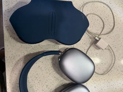 Apple AirPods Max (Lightning) Wireless Over-Ear Headphones - Sky Blue / Navy with Smart Case & Charger
